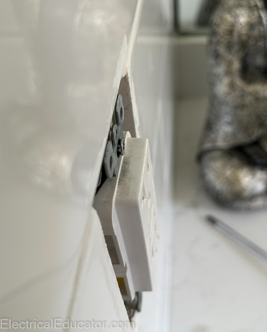 loose outlet repair1 unishim outlet spacers fix loose outlet issue